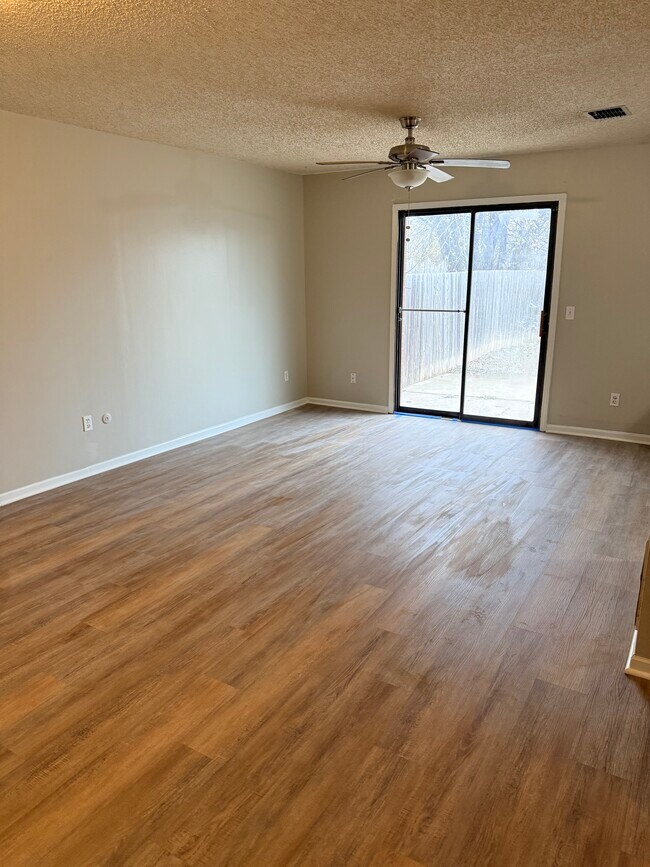 Building Photo - 7405 E 17th St N