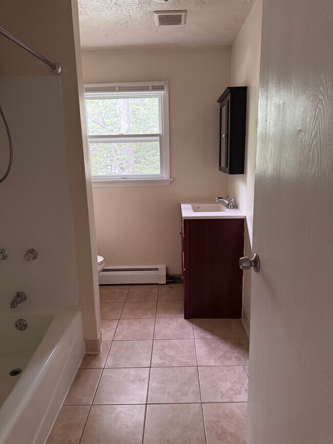 Building Photo - Briarwood 11