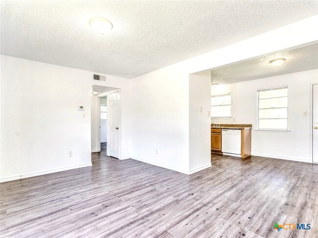 Building Photo - 744 Old Martindale Rd