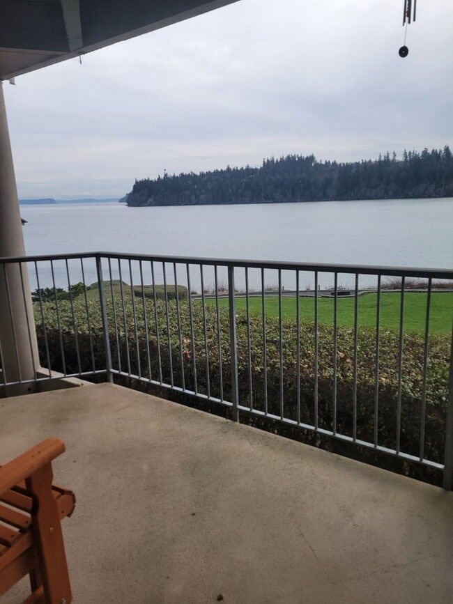 Building Photo - 2BD Condo Located in Charming Neighborhood...