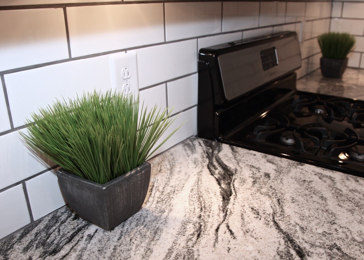 Building Photo - 323 Parkwood Ave