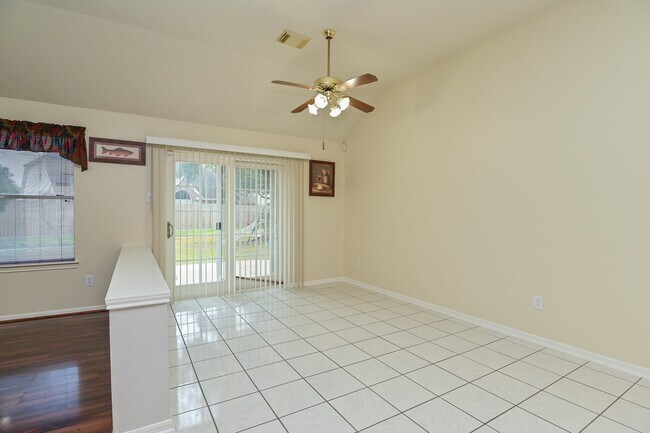 Building Photo - 12227 Meadowglen Dr