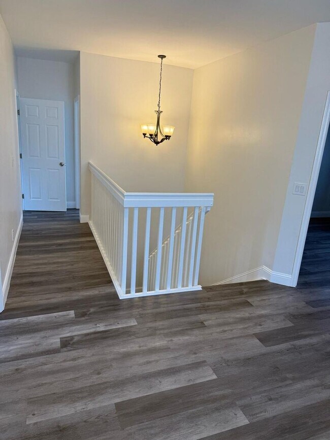 Building Photo - 5076 SW 38th Way