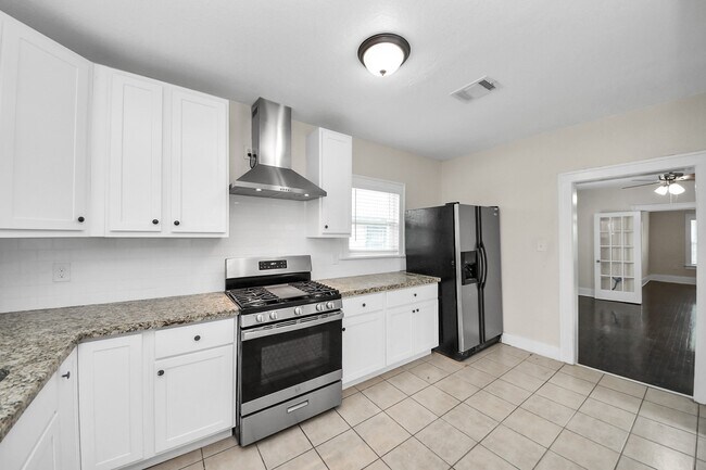 Building Photo - 2622 Rosedale St