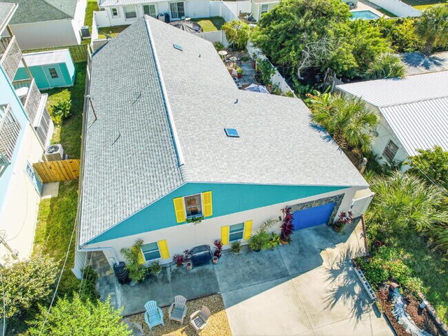 Building Photo - "Cozy & Efficient 1-Bedroom Retreat Steps ...