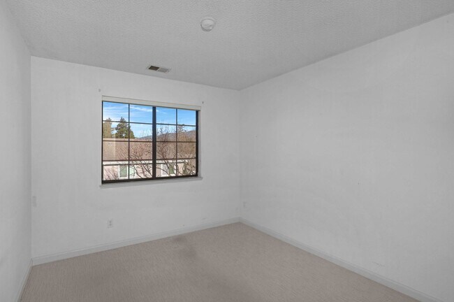 Building Photo - Update and Move-In Ready, 2BD/2BA, End-Unit Upper-Level Condo in Fostoria Terrace- DANVILLE
