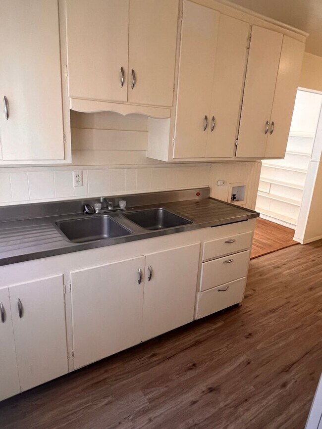 Building Photo - 3rd Street Duplex