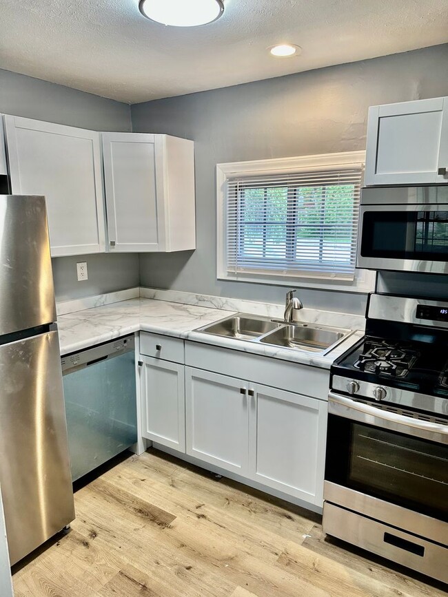 Building Photo - Charming Completely Remodeled Home!