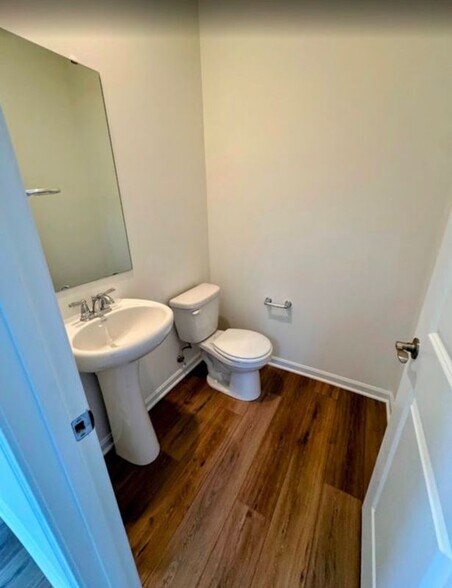 Building Photo - 16811 Aiken Rdg Cir