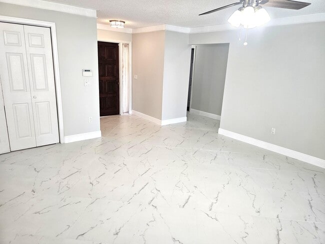 Building Photo - 4045 Birchwood Dr