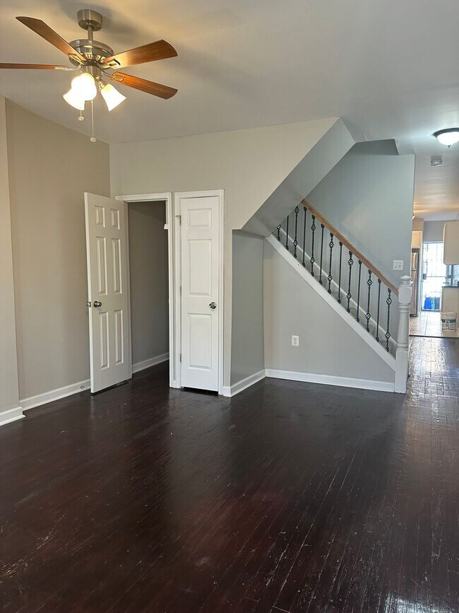 Building Photo - Newly Renovated! Hardwood Flooring First F...