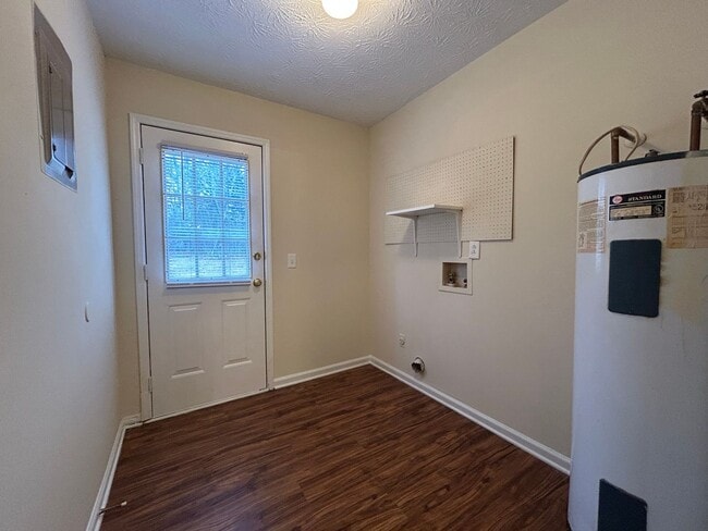 Building Photo - ST. ANDREWS CT - 101/103