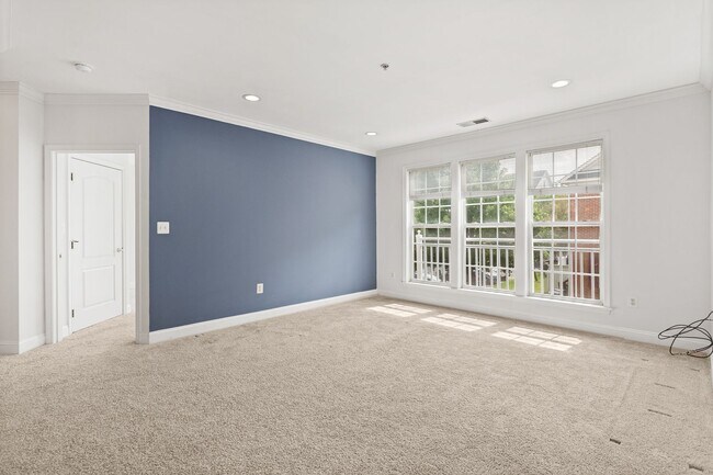 Building Photo - 1002 Elmcroft Blvd