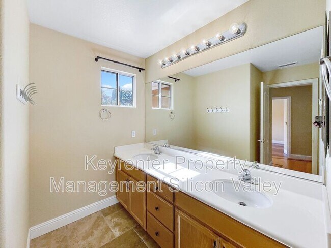 Building Photo - 3825 Venus Ct