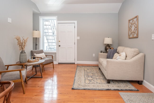 Building Photo - 318 N Duke St