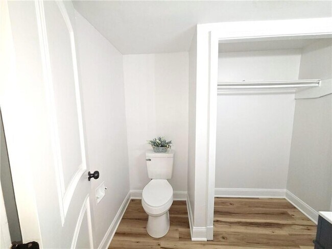 Building Photo - 1624 N Miro St