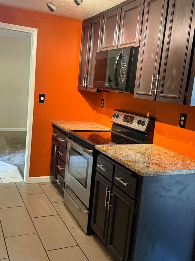 Building Photo - 131 Fountainhead Ct
