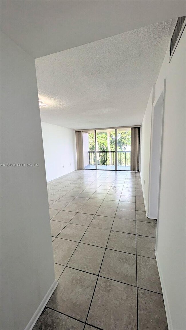 Building Photo - 10865 SW 112th Ave