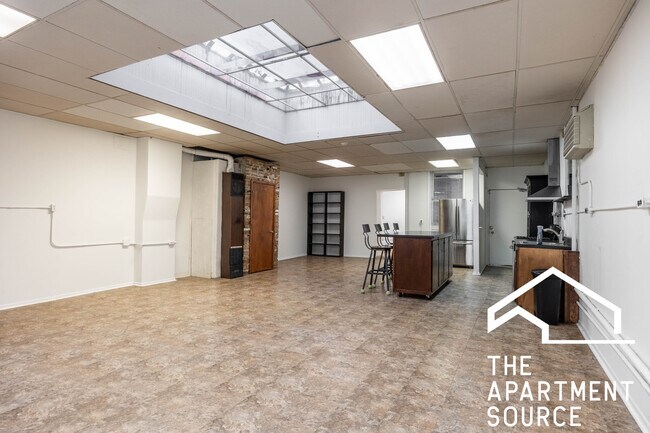 Building Photo - 3605 N Damen Ave