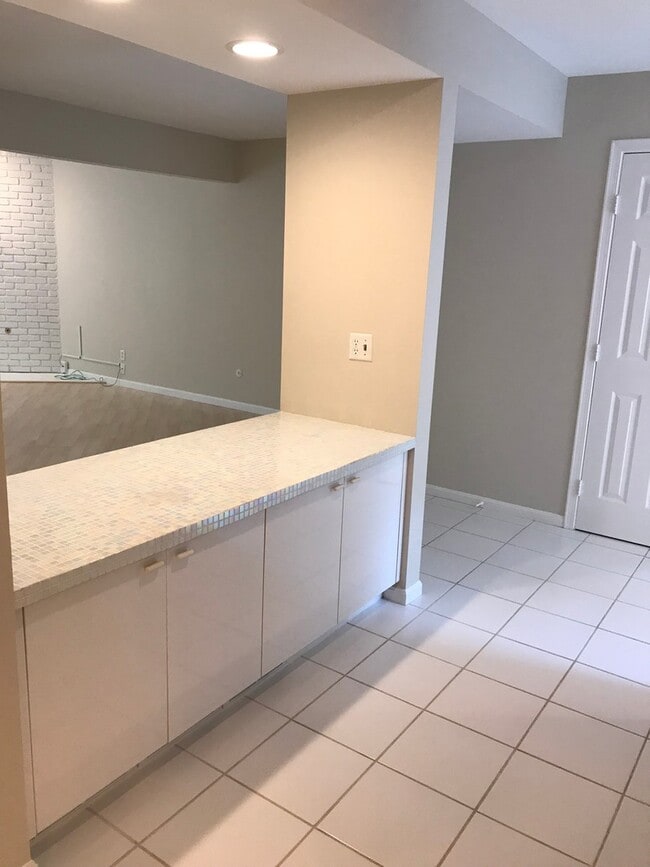 Building Photo - Solon 4 Bedroom Rental