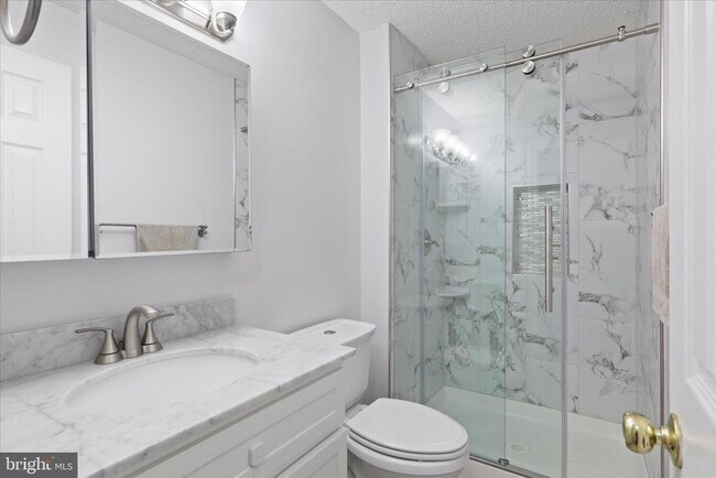 Building Photo - 12018 Golf Ridge Ct