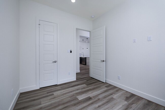 Building Photo - 68 Fairway Dr