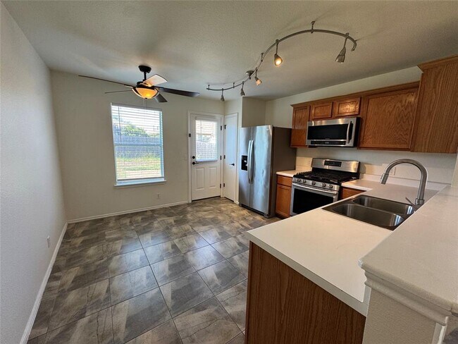 Building Photo - 235 Tolcarne Dr