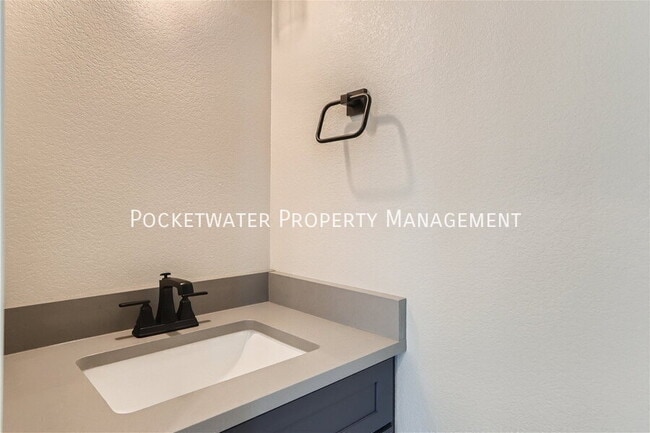 Building Photo - 1355 Baker St