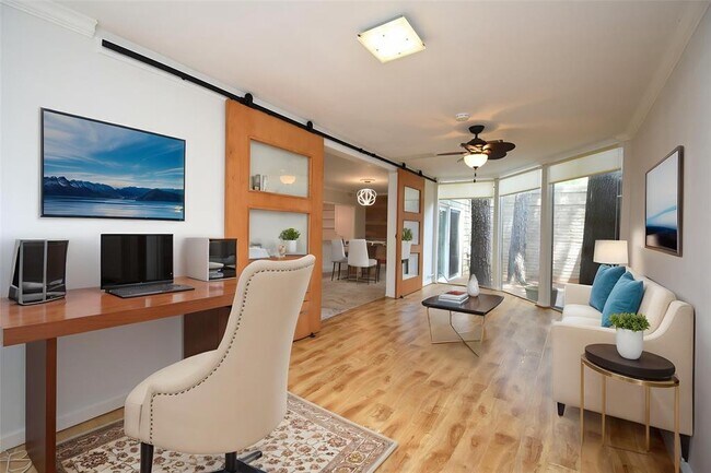 Building Photo - 201 Vanderpool Ln