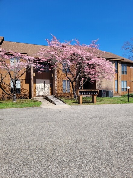 Building Photo - 500 Oxcart Rd