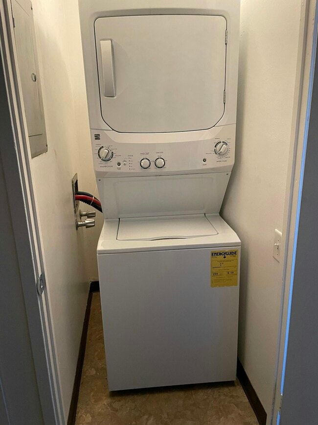 Building Photo - 909 Ala Lilikoi St