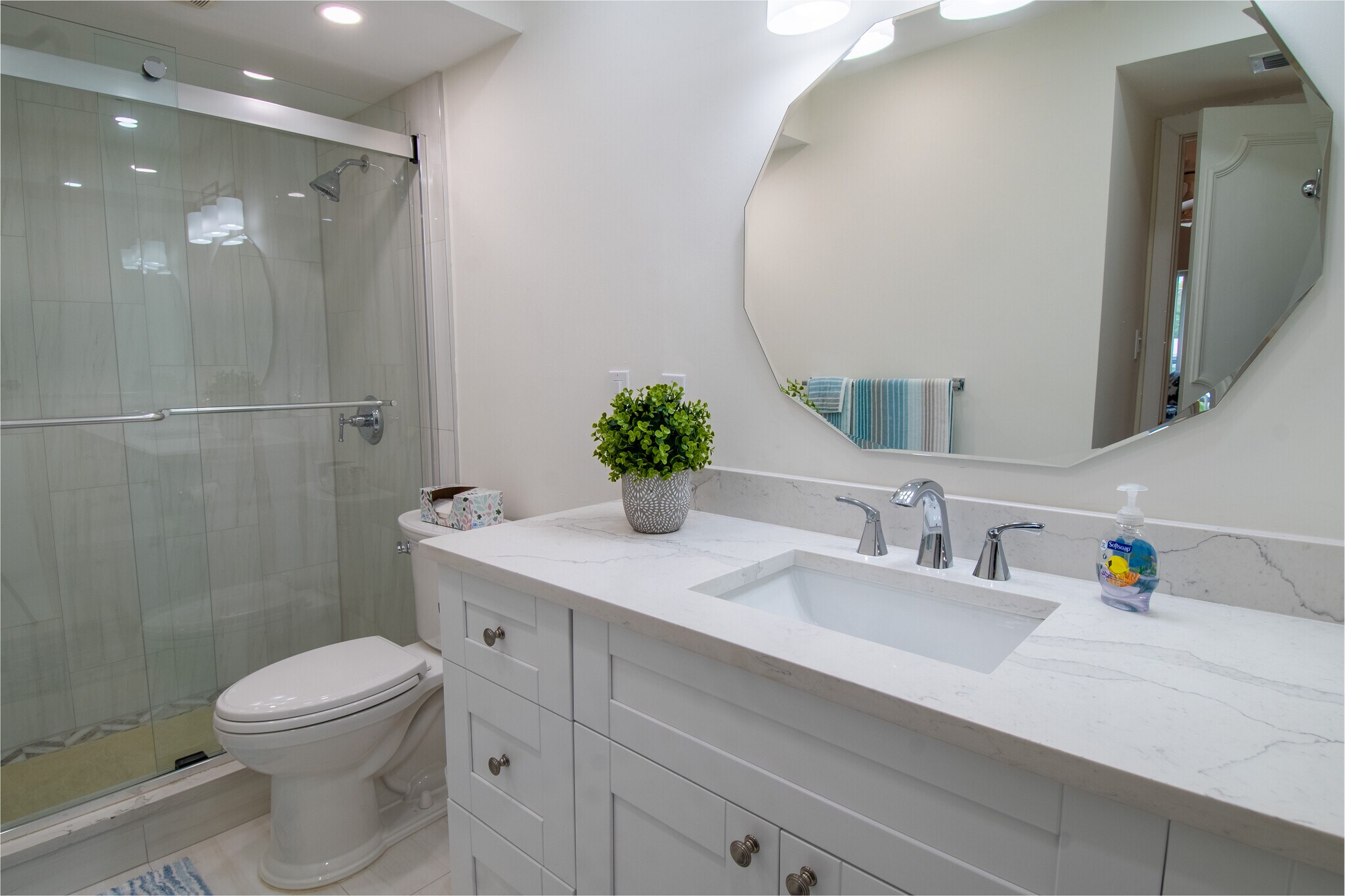 Building Photo - 5 High Point Cir W