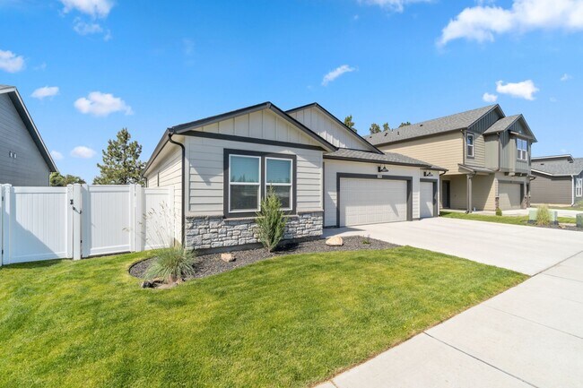 Building Photo - 4 Bed 2 Bath Single Family Home in Cheney!!