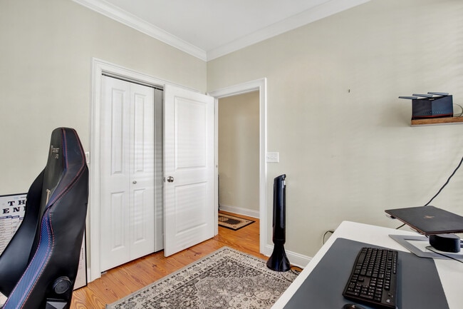 Building Photo - 407 E Hull St