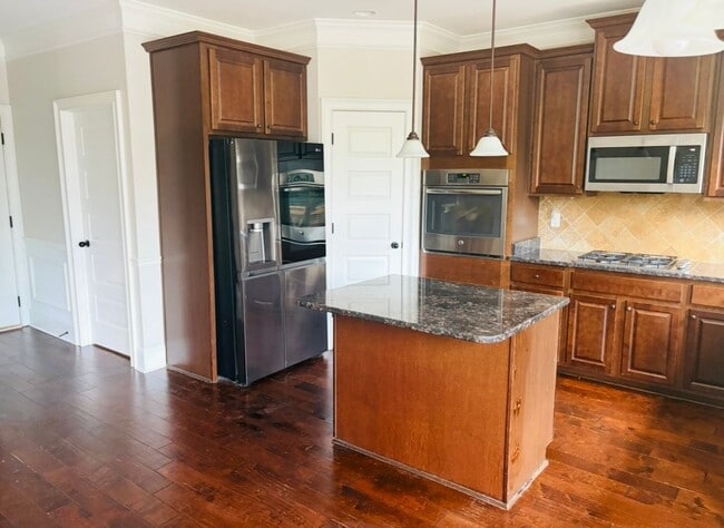 Building Photo - Beautiful 5BR/5BA Home in Greer!