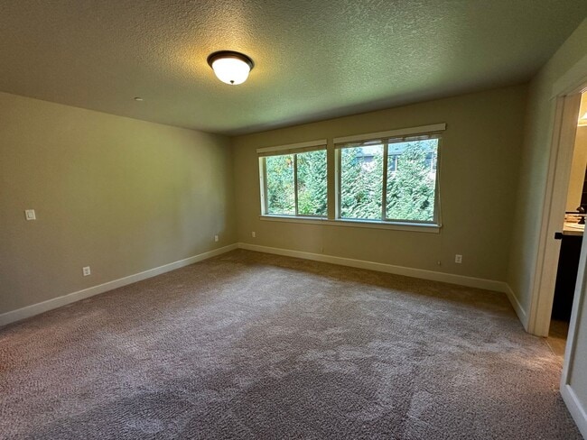 Building Photo - Beautiful 4-Bedroom Home in the Hills of W...