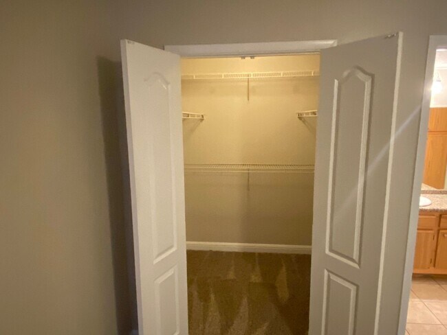 Building Photo - SW!! First floor unit with Balcony!! Gated!! Clubhouse!!  Community pool!! Spa!! Exercise Room!! ...