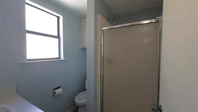 Building Photo - 5119 Fairview Dr