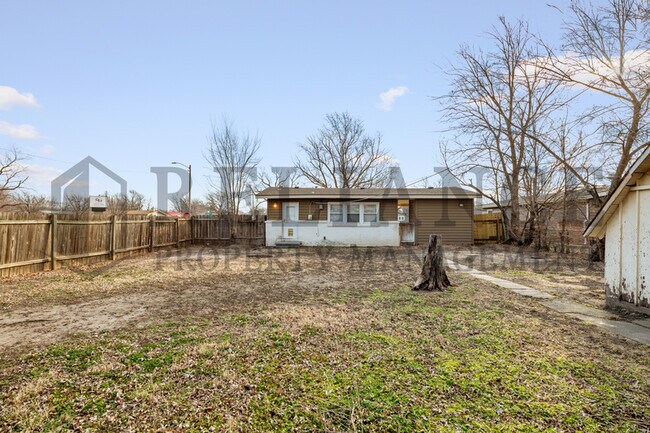 Building Photo - 2803 S Glenn Ave