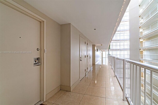 Building Photo - 1717 N Bayshore Dr
