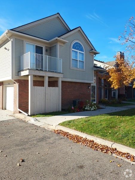 Building Photo - 16423 Claremont Dr