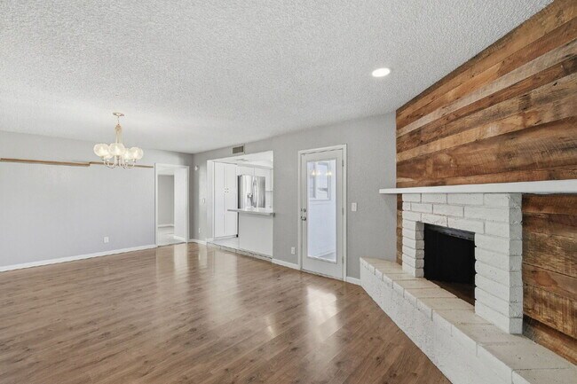 Building Photo - 1056 S Lazona Dr