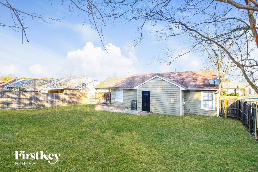 Building Photo - 6911 Lagrange Cir S