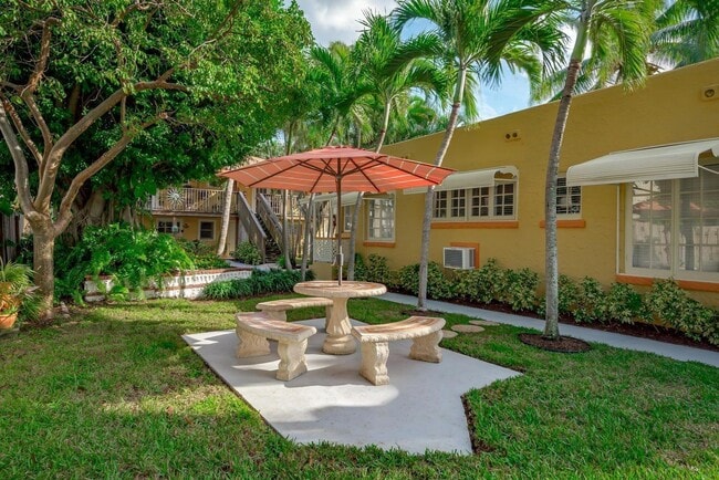 Building Photo - 208 S K St