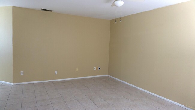 Building Photo - 1450 SE Rivergreen Cir