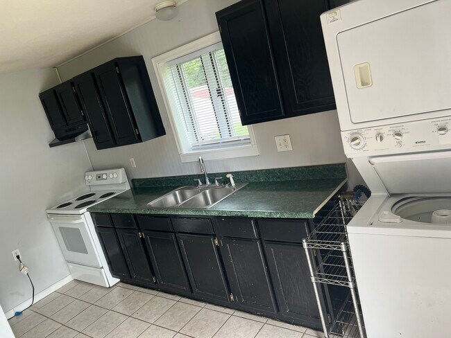 Kitchen - 1015 Francis St
