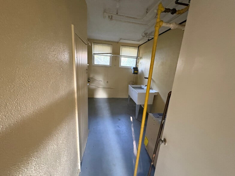 Building Photo - 13 Dewitt St