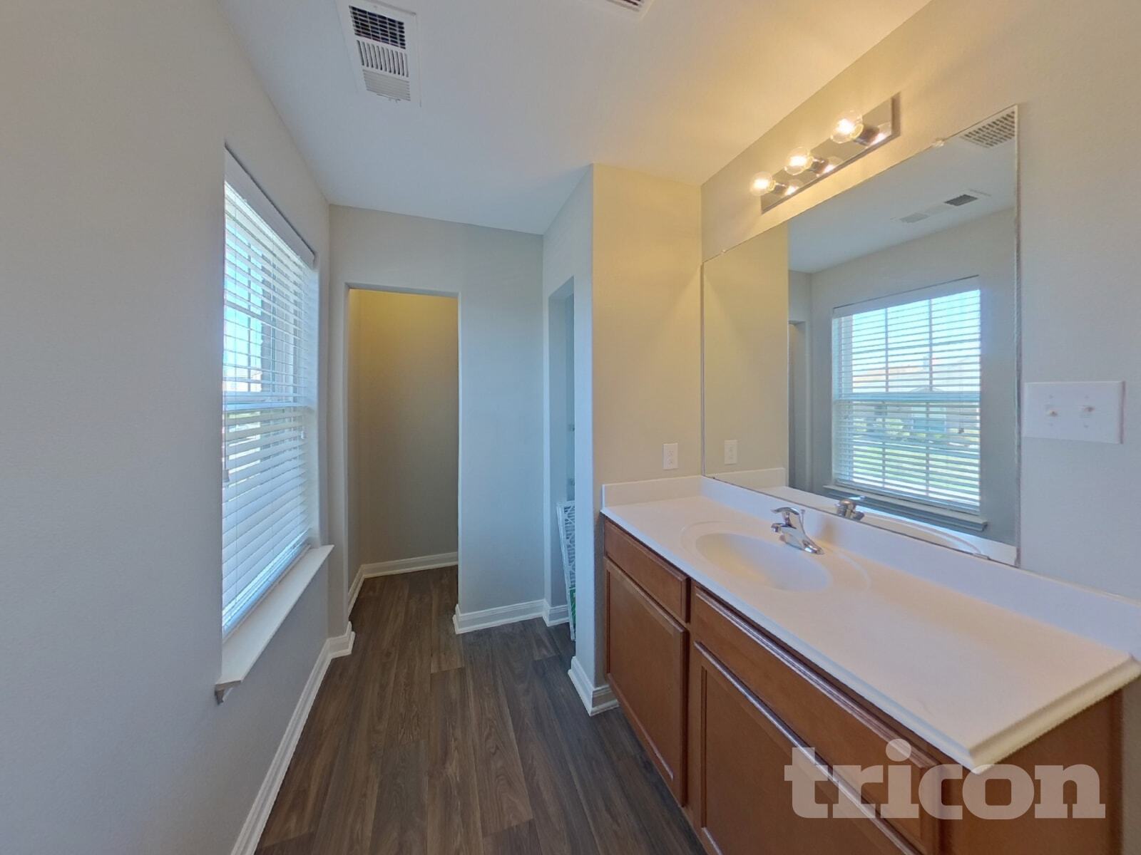 Building Photo - 1010 Stanwyck Ave