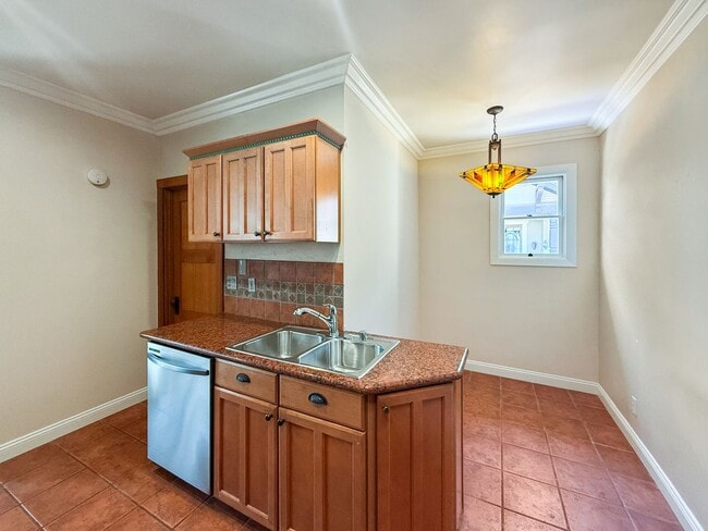 Building Photo - Charming 2BR/1BA in San Diego Available Now!