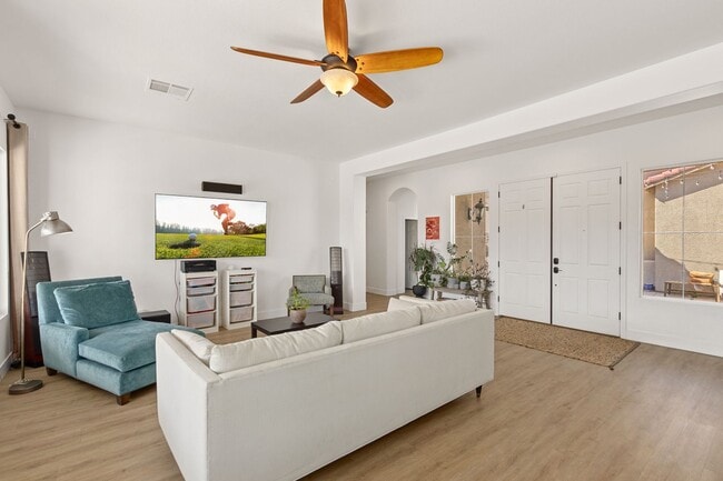 Building Photo - Beautifully Upgraded, Single Story 3 Bed, ...